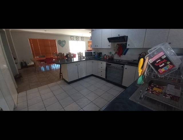 3 BEDROOM HOUSE FOR SALE IN ESTHER PARK